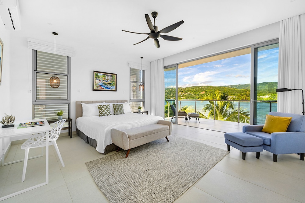 Santosha Whitehouse JM - 10 Bedroom Villa w Private Beach