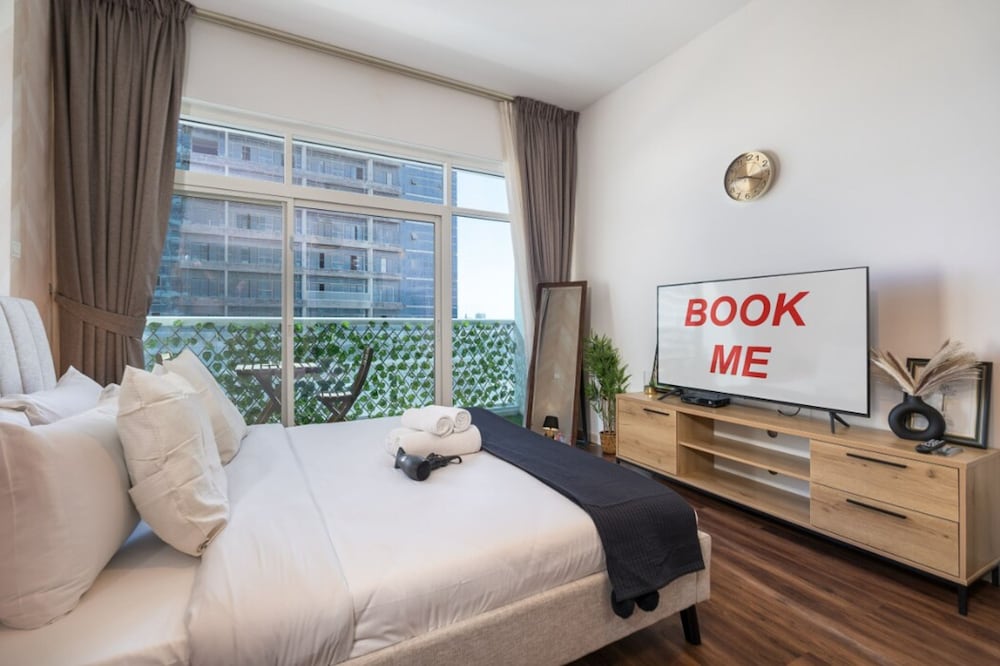 Calm Studio Apartment Right by the Golf Courses in Sports City