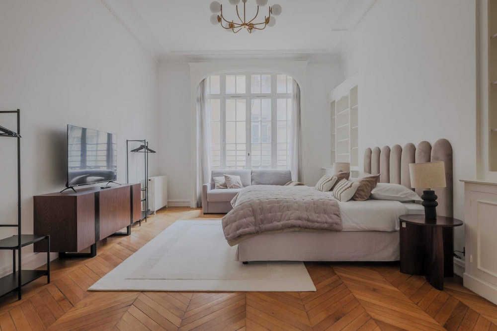 Spacious Apartment - 5br/12p - Chaillot