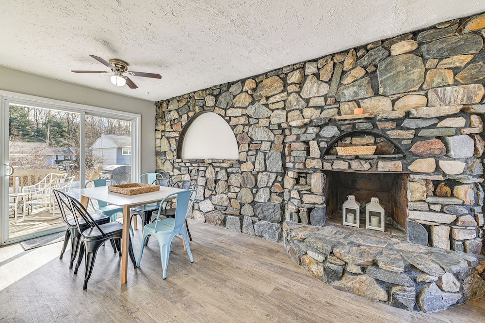 1 Mi to Dtwn: Home w/ Deck in Saratoga Springs