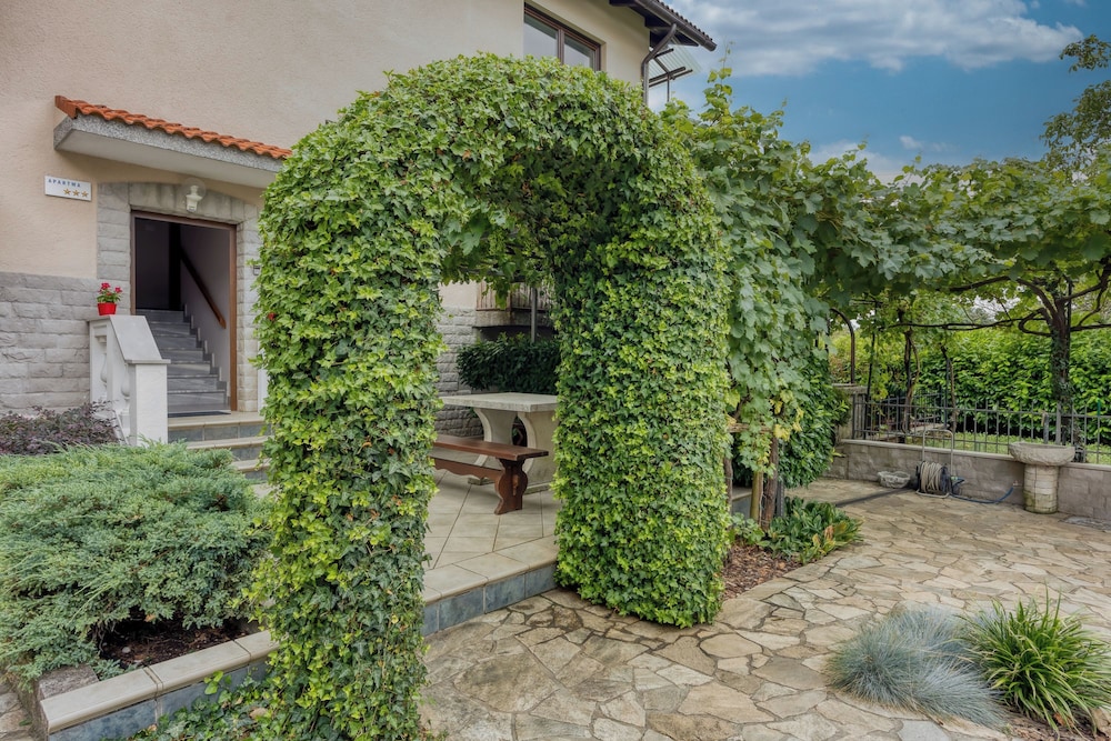 Cesar\'s Karst Apartments