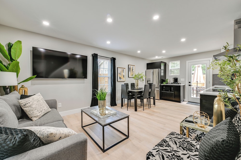 2 Mi to Uptown Charlotte: Family Home w/ Game Room