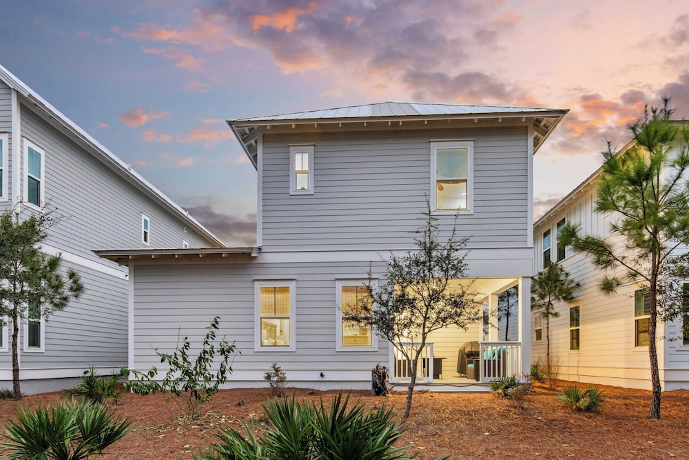 Walk to the Beach, Pool, 5bdr, 3 Porches Beach Sea-ker's Retreat by Avantstay