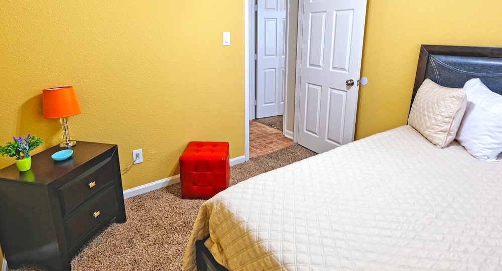 3Bdrms 2Bath 3Beds - Energy Corridor 6 - Image 4