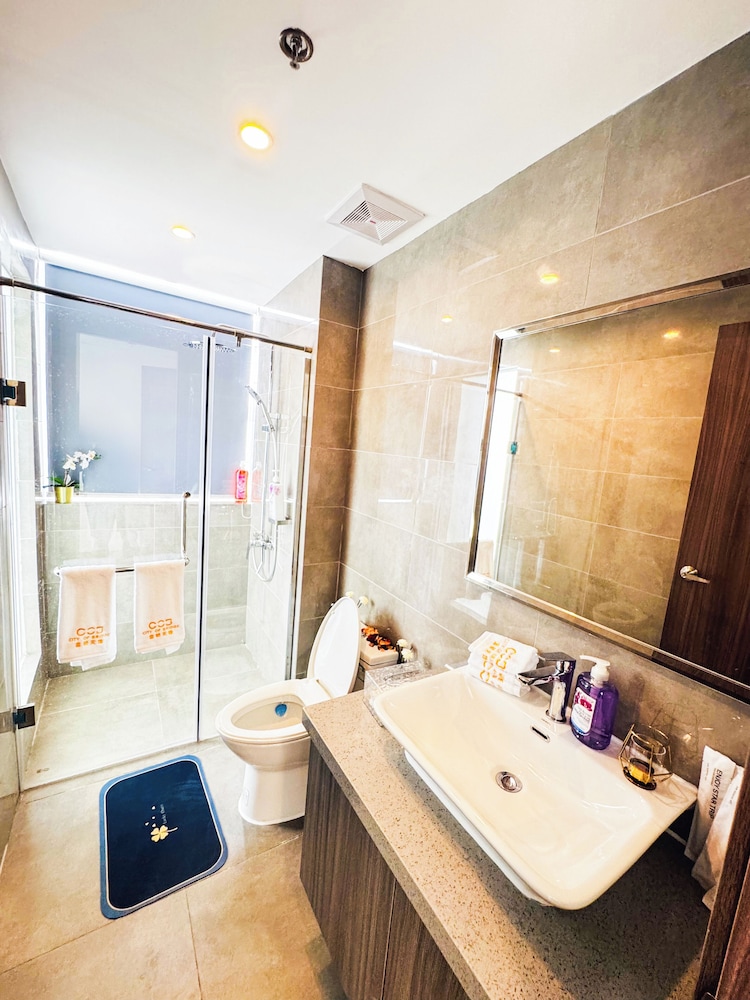 Luxury Penthouse & High-Floor Hotel near City of Dreams, Airport, Okada, and Solaire Casino