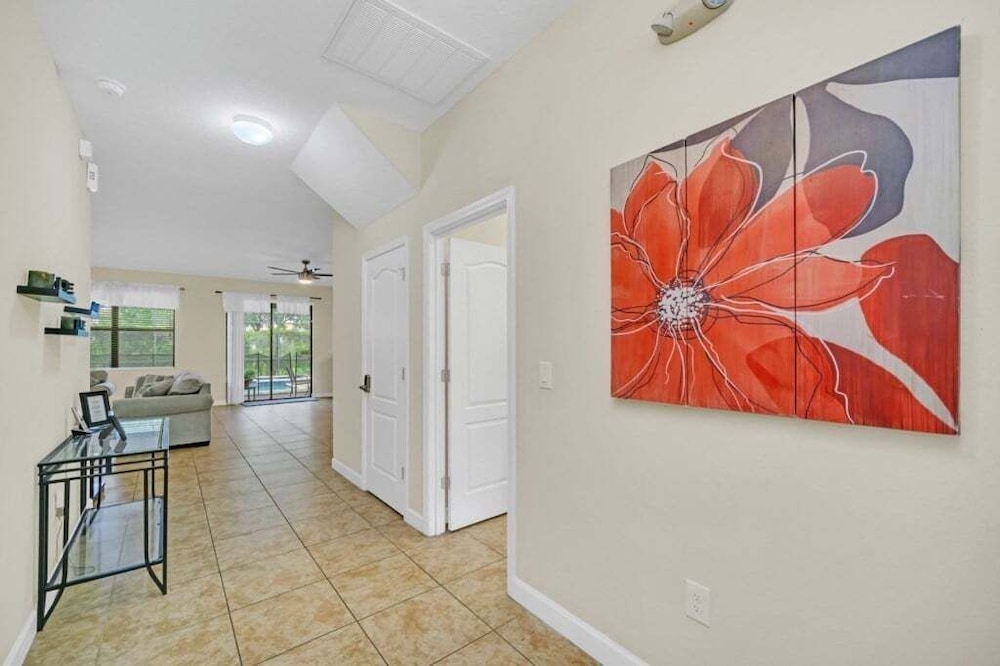 Incredible Pool Spa & Game Room Private Home! 6 Bedroom Villa
