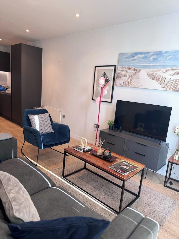 City Centre - 2-bed High Rise Apartment - Sleeps 4