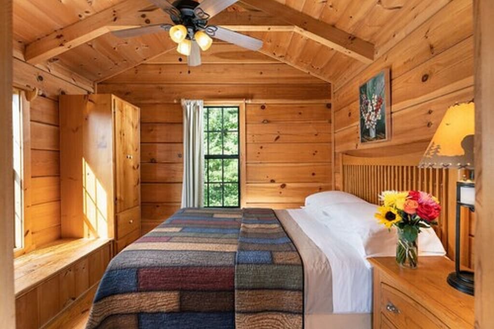 Engadine Inn  Cabins - Property Image 3