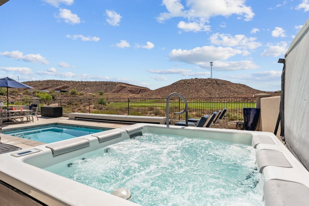 A Hole In One 15 Bedroom Home