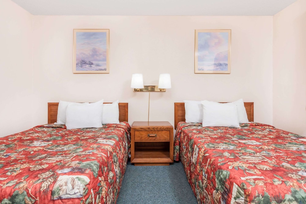 Days Inn by Wyndham Burns view 5