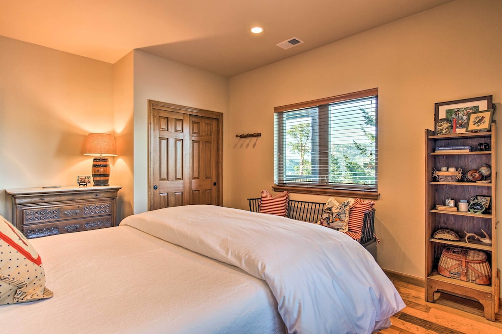 Lake & Mountain Views: Stunning Estes Park Home!