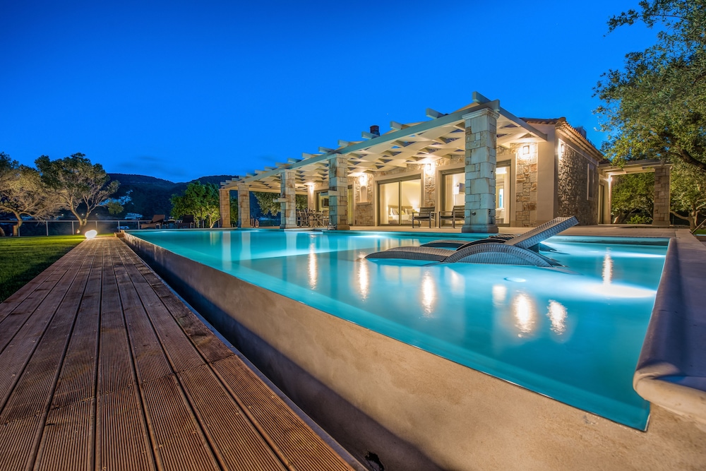 Artina Luxury Villa