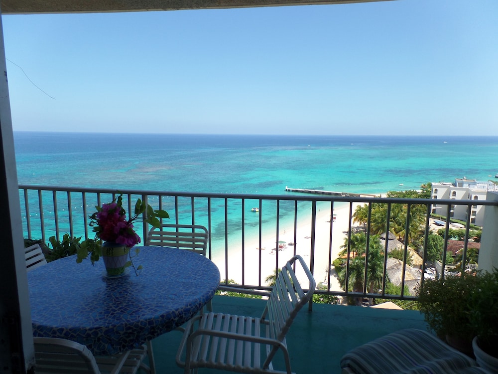 Hotel Sundown Beach Studio At Montego Bay Club - Image 1