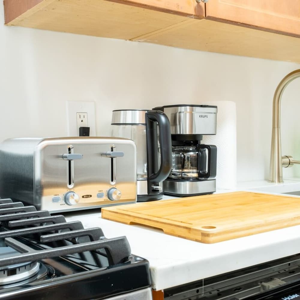 49-4a Prime Midtown Newly 2BR WD