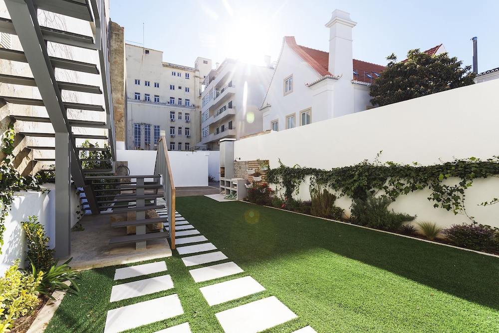 Chalet Estoril Luxury Apartments