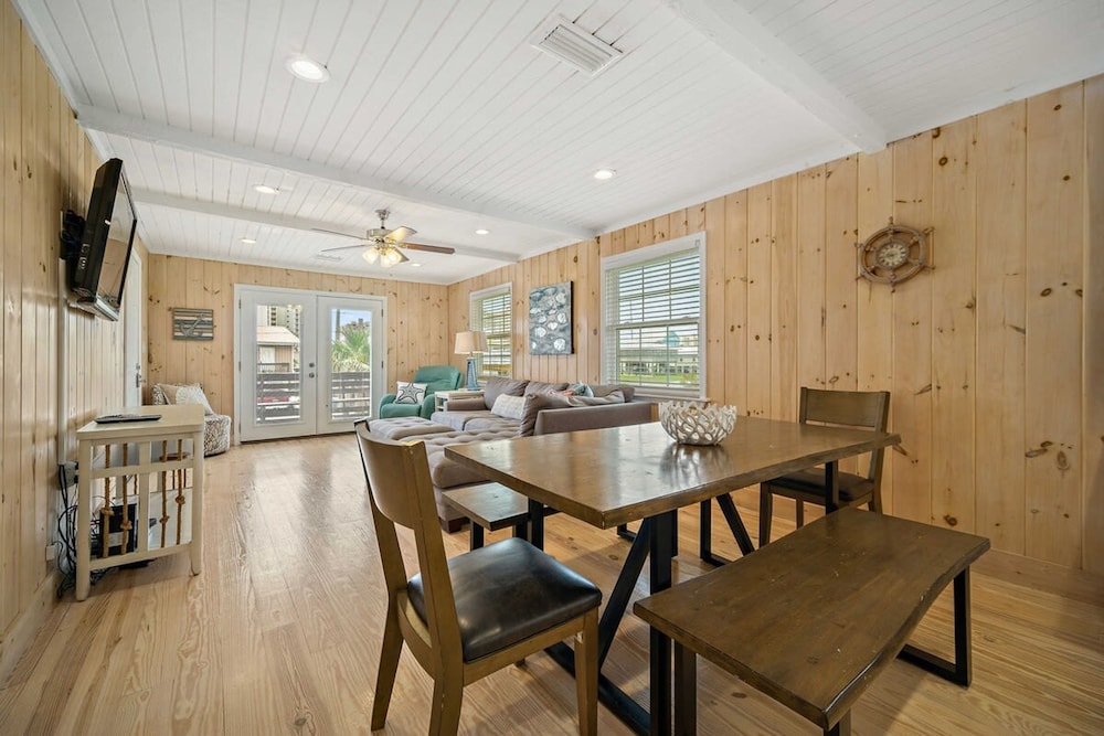 Don t Worry Beach Happy 6 BR 4 BA Sleeps 20