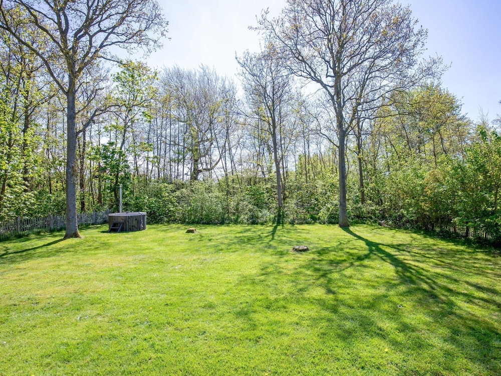 Cozy Holiday Home With hot tub on Texel