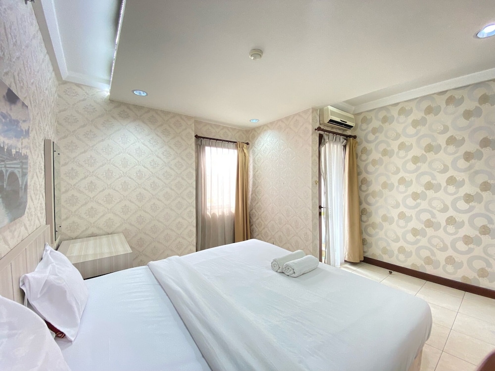 Private Spacious Executive Studio Room At Majesty Apartment Bandung view 4