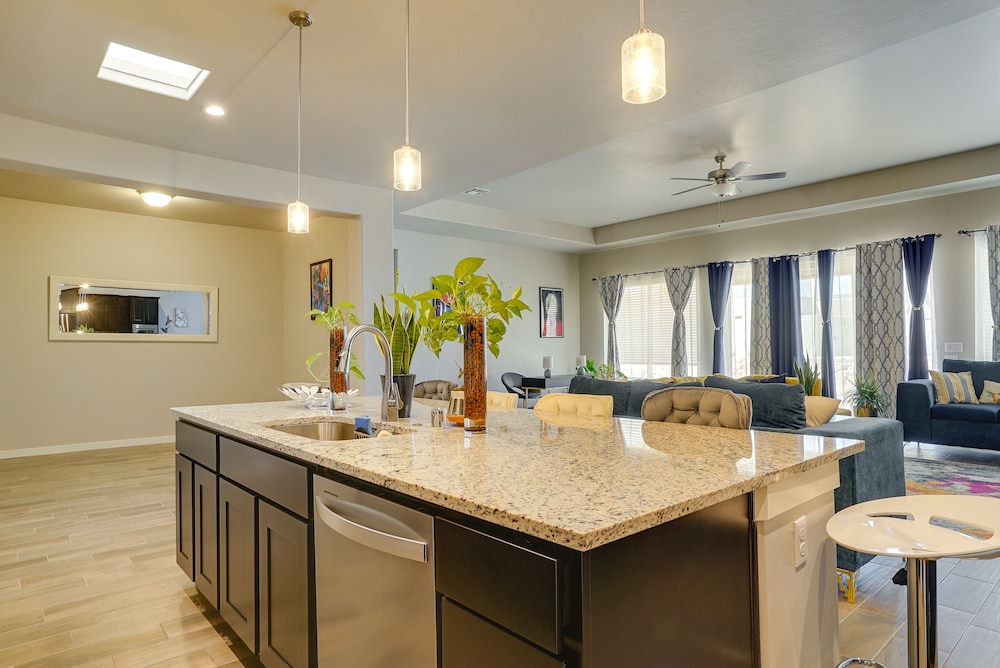 Bright & Modern Las Cruces Home in Sonoma Ranch view 4