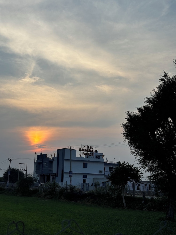 Hotel Raghunath Palace view 2