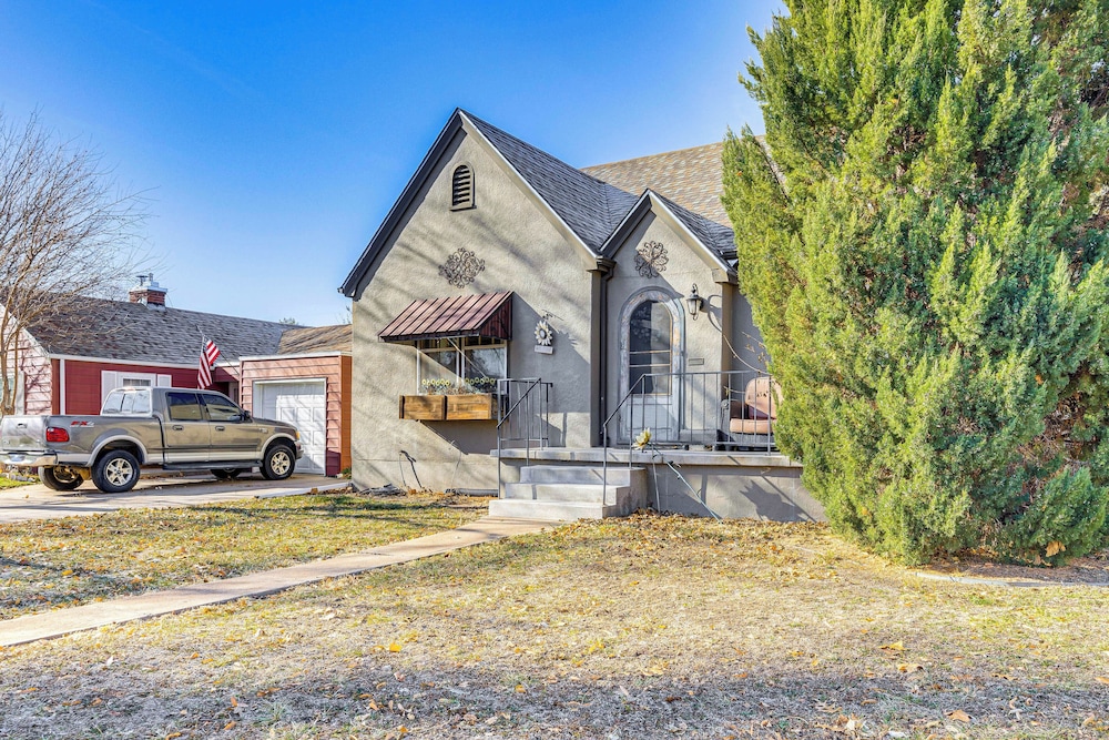 3 Mi to Pueblo Riverwalk: Quiet Home w/ Patio