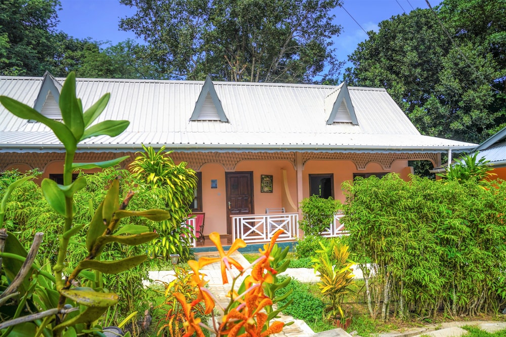 Hotel Bernique Guest House - Image 1