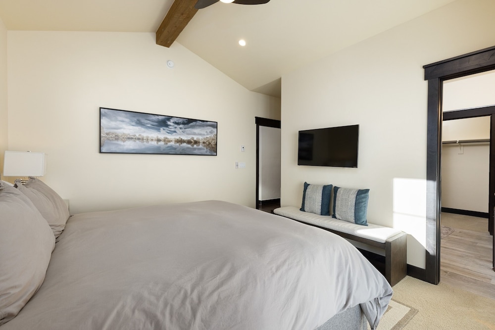54 Outpost Drive The Alders - Private Hot Tub 4 Bedroom Condo by RedAwning view 3