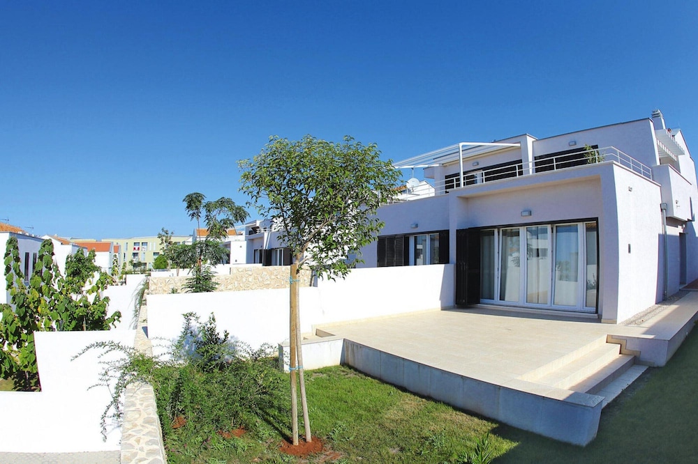 Apartments in Villas Punta Skala With Beachpool