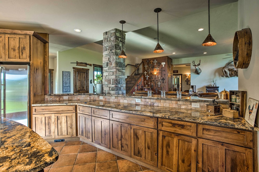 Luxury Waterfront Parachute House w/ Fire Pit!