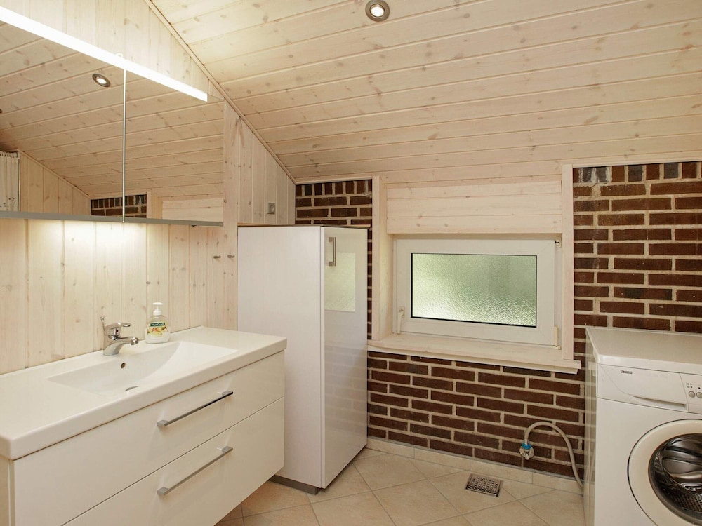 Vibrant Holiday Home in Blåvand near Sea view 2