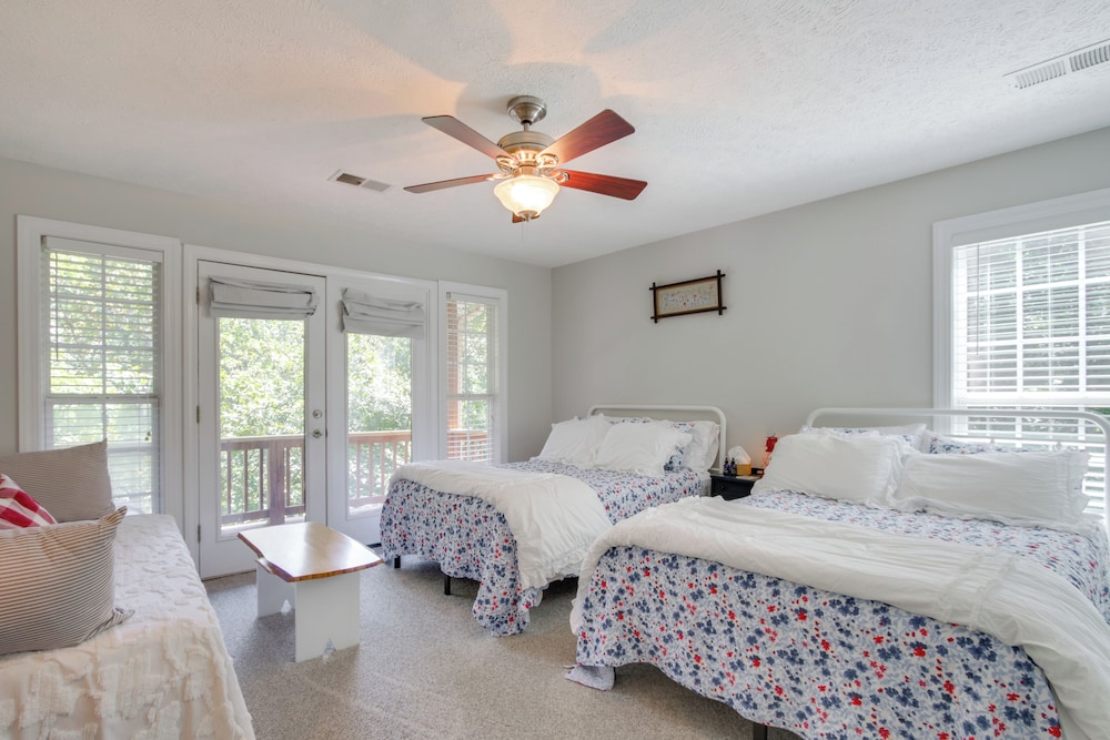 3 Mi to Pickwick Lake: Spacious Family Getaway