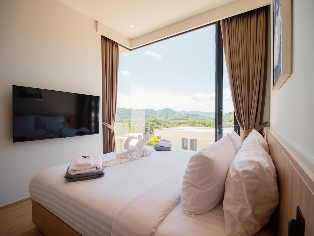 Elegant Aileen 3 Bedroom Pool Villa Naithon
