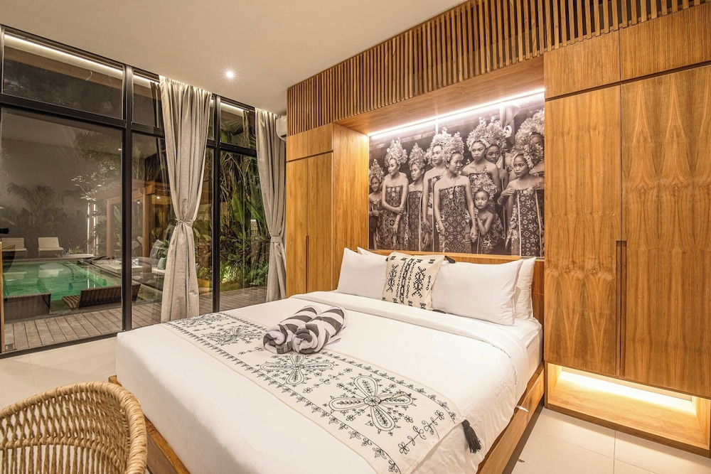 Elegant 6BR Canggu Retreat Just 400m to the Ocean