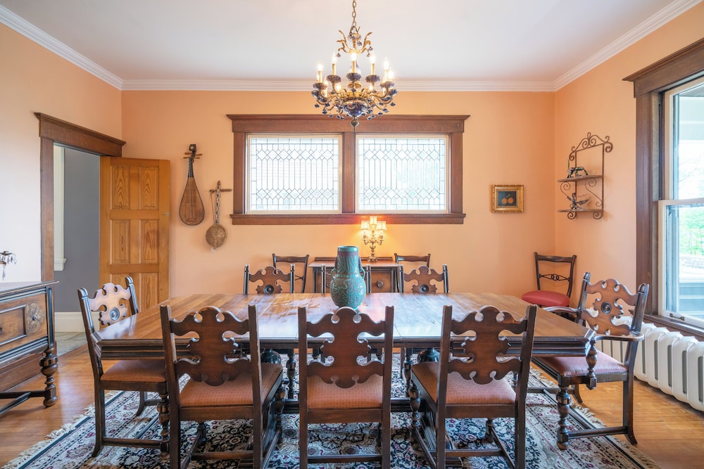 Lion's Head Bed & Breakfast - Image 5