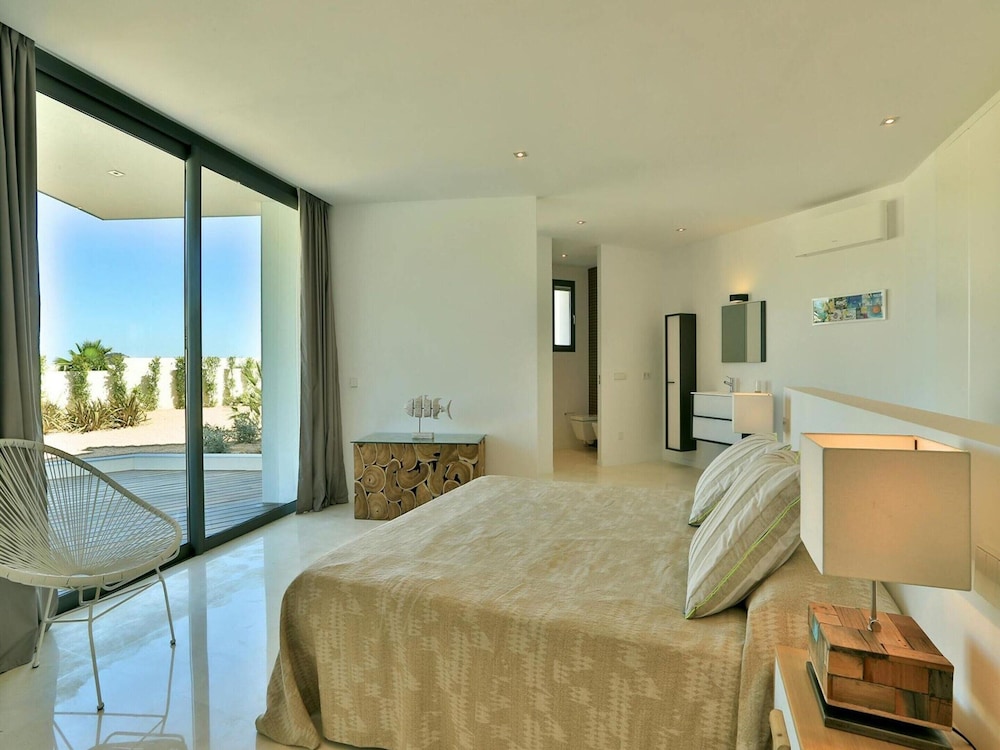 Modern Holiday Home With Vast Terracing