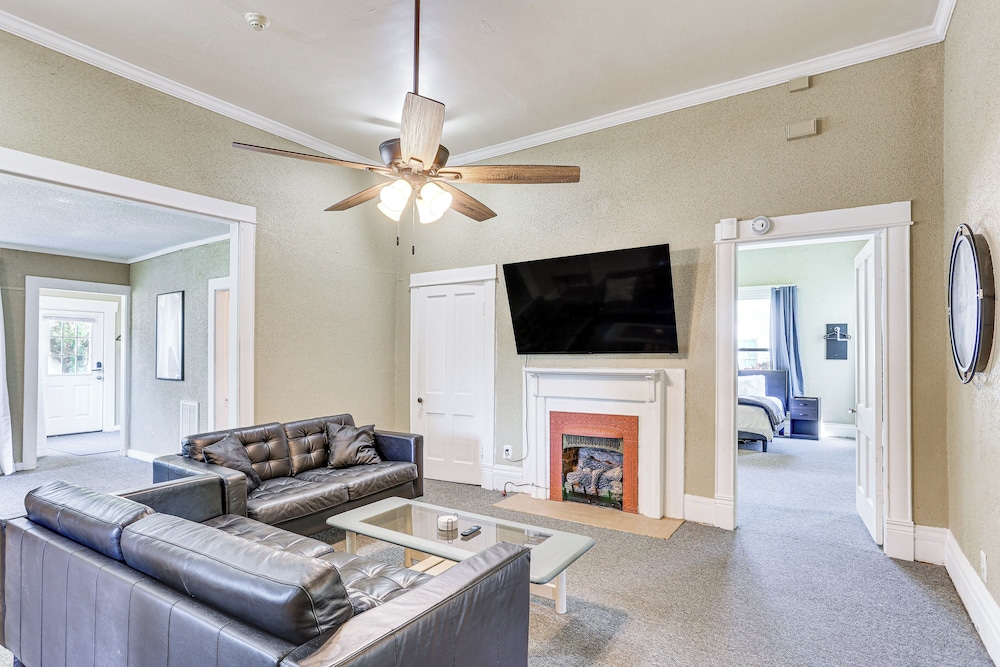 Jackson Family Home ~ 5 Mi to Downtown!