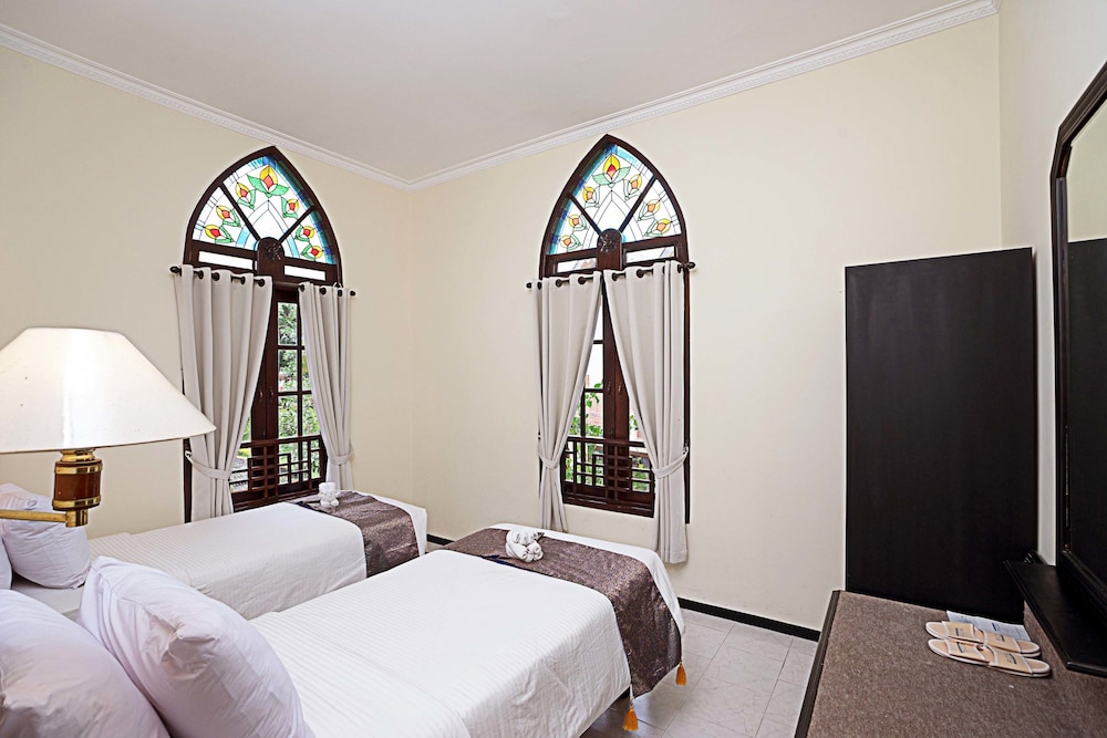 Royal Hotel and Villa Batu