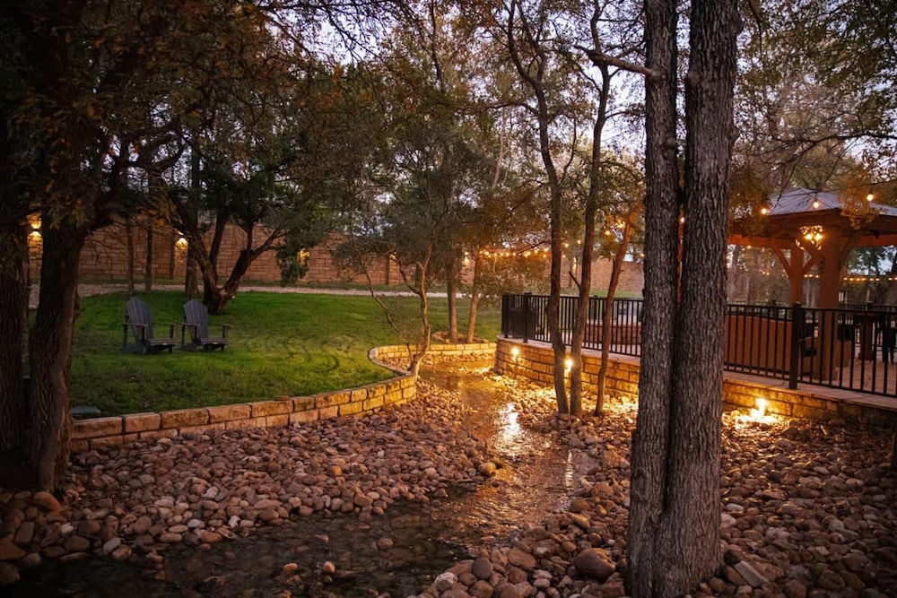 Lux Lounge 7744 Ranch Resort Austin - Cota