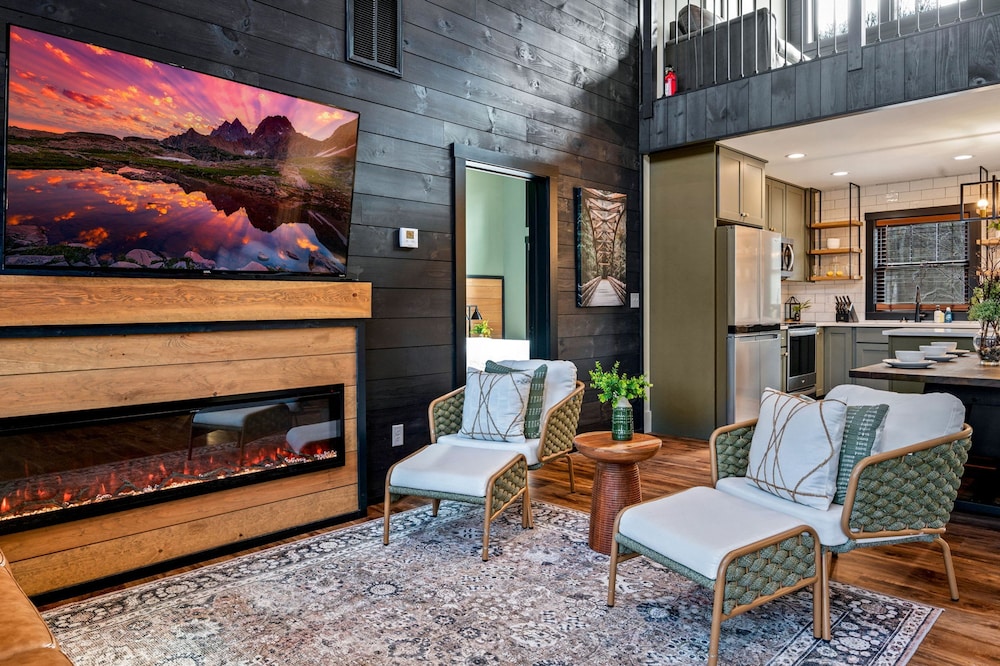 Game Room-hot Tub-10 Mins to Downtown Gatlinburg