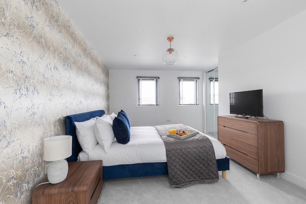 Elliot Oliver - 2 The Old Surgery: Stunning 4 Bedroom Home With Parking In Cheltenham view 4