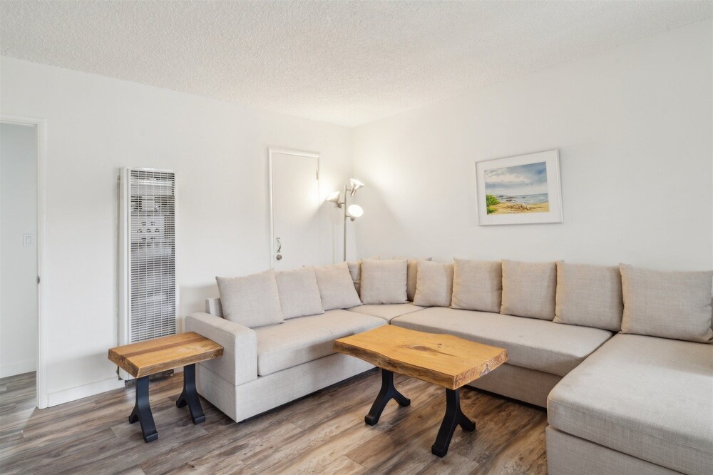 Beautiful 2 Bed Beach Condo #203 2 Bedroom Condo by RedAwning