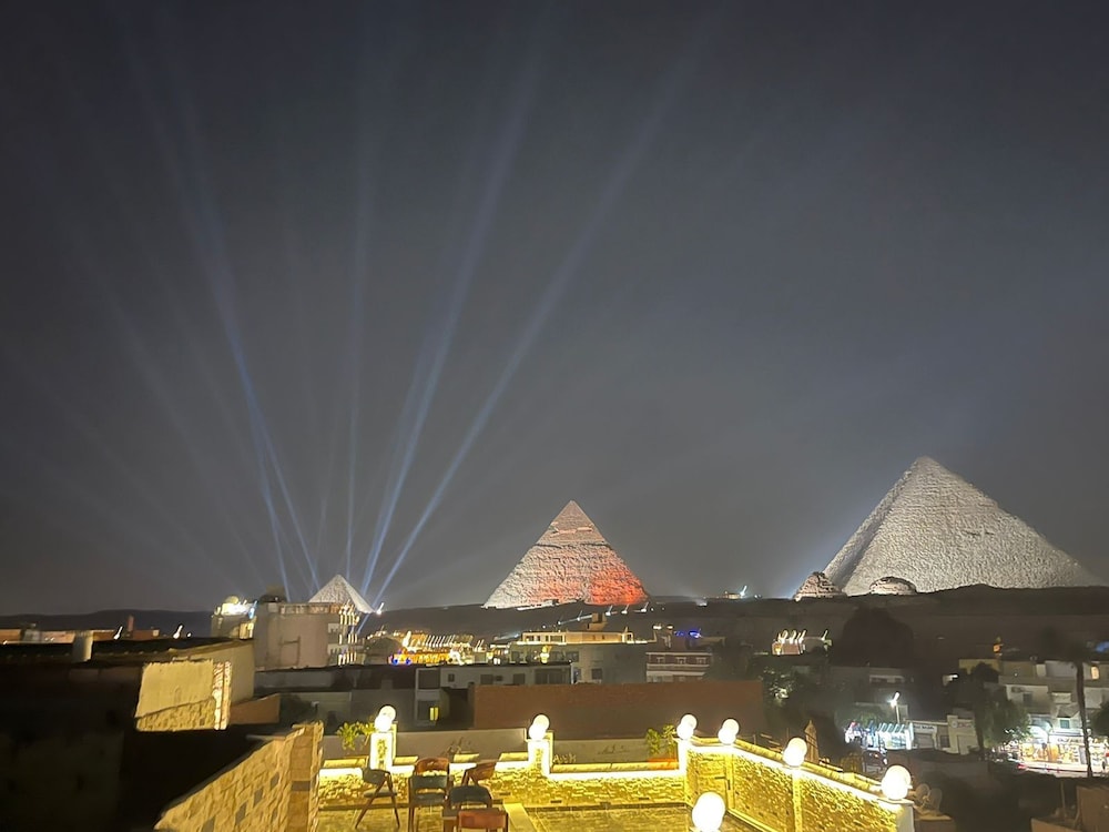Pyramids Solar Boat Inn