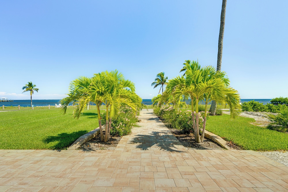 Luxe Pine Island Living: Historic Old Florida Gem!