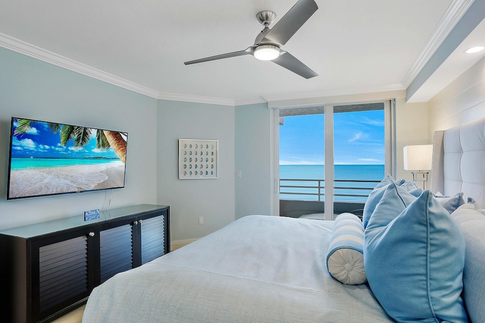 Beachfront Condo With 180-degree Views and Pool view 5