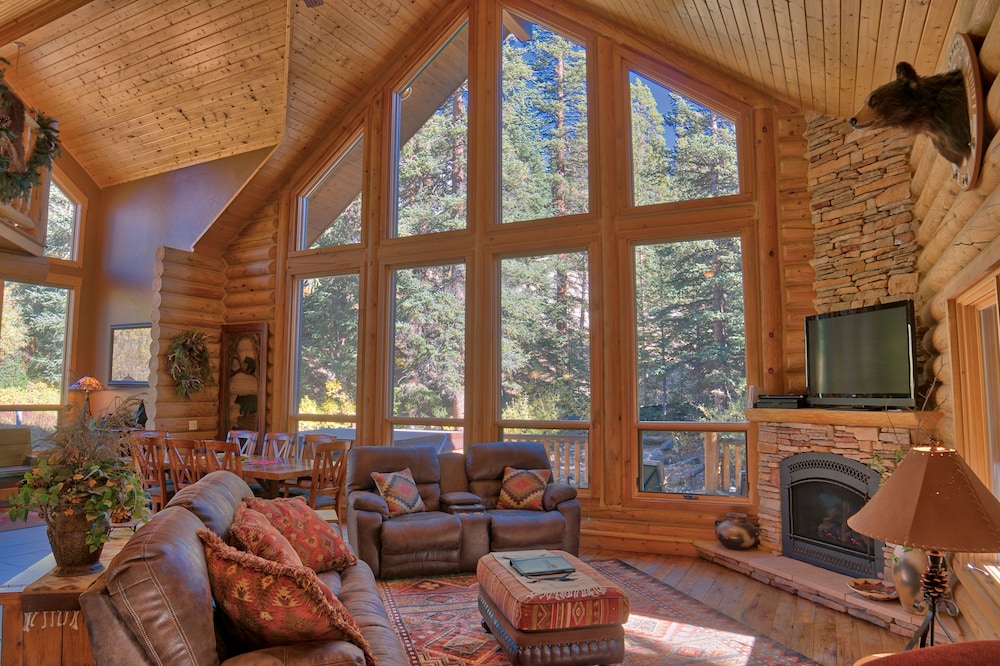 114 Mark Court Private Home with Hot Tub