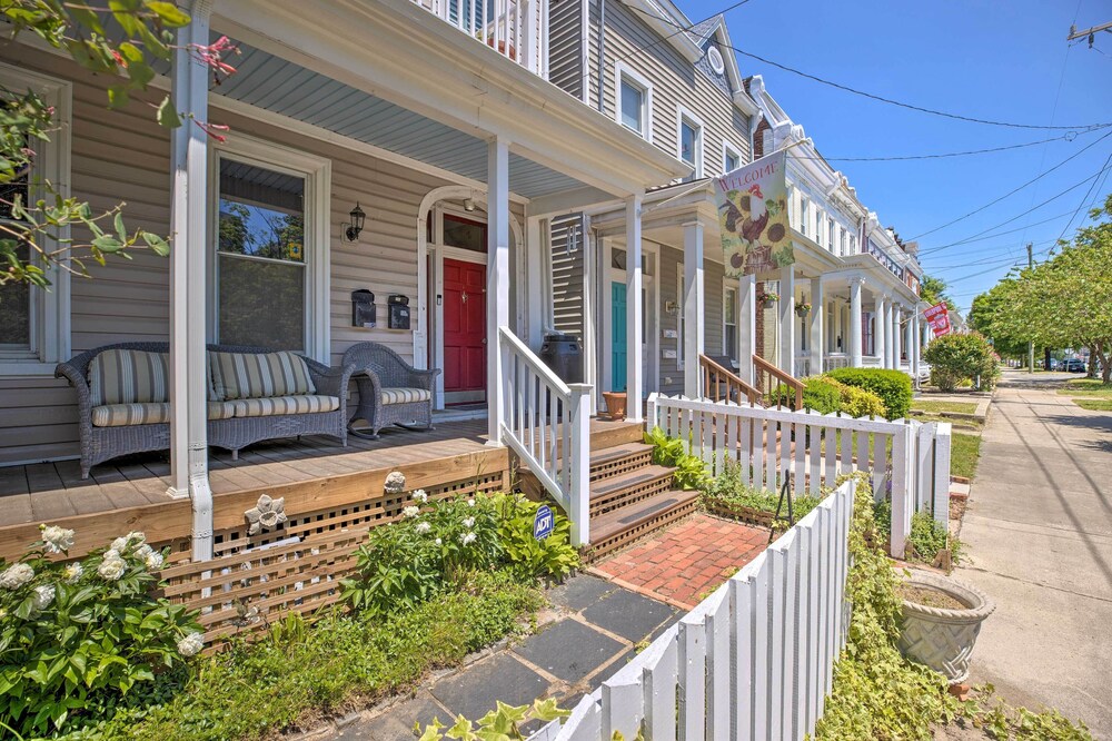 Chic Richmond Apartment w/ Private Deck and Patio! view 3