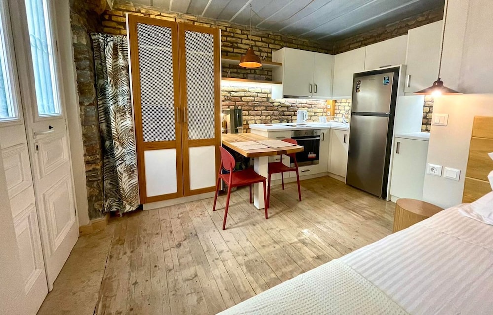 Kukuvayia s Nest-centre Old Town Corfu