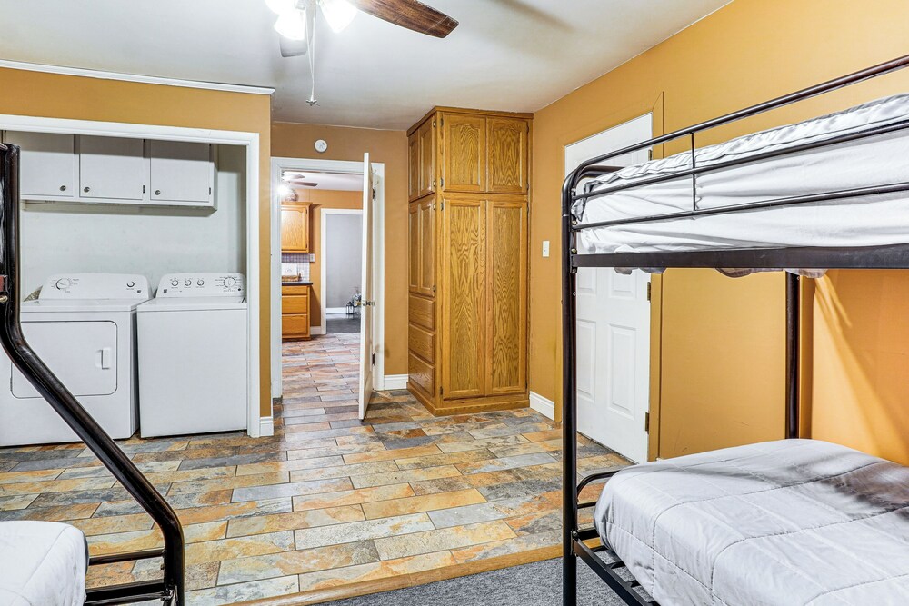 < 1 Mi to Main St Berryville: Spacious Family Home