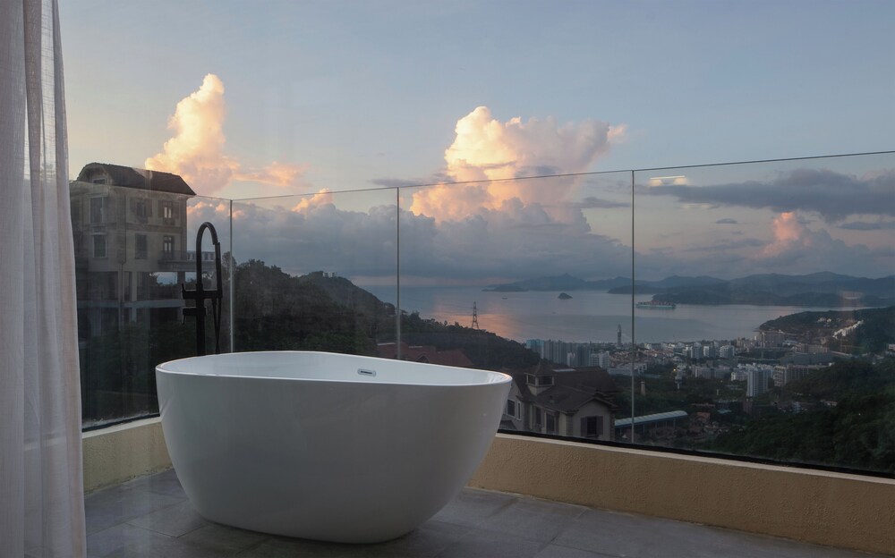 Miyue Shenzhen Tianlu Secret Wild Wizard Holiday Hotel