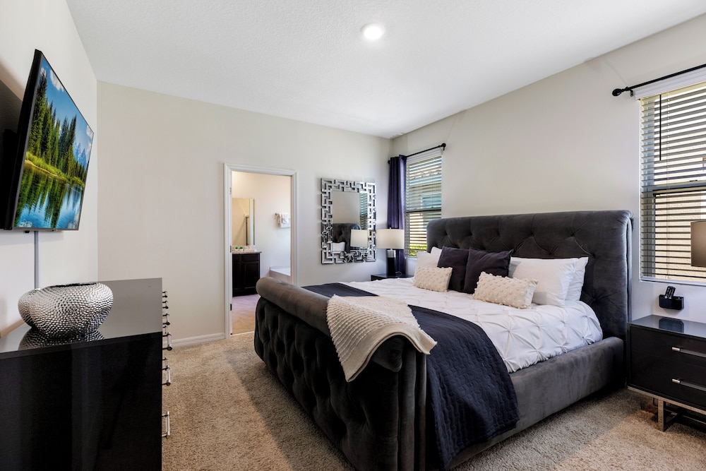 Solterra- LakeView - Private Pool & Spa